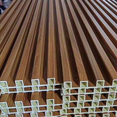 Ξύλινη σύνθετη εσωτερική fluted επένδυση επιτροπής τοίχων επιτροπών wpc για την εσωτερική διακόσμηση