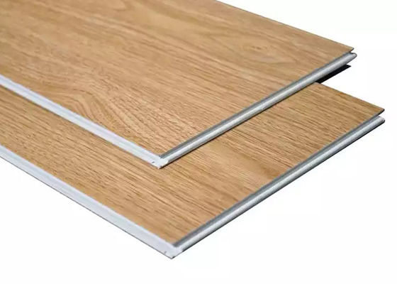 το ξύλινο σιτάρι 180x1220x4mm χτυπά το SPC που δαπεδώνει το αδιάβροχο πλαστικό δάπεδο PVC