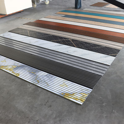 Επαγγελματικού βαθμού πάνελ οροφής PVC για τοίχο, αδιάβροχο, ανθεκτικό στην υγρασία, σανίδα τοίχου PVC για κατάστημα, ξενοδοχείο, εστιατόριο