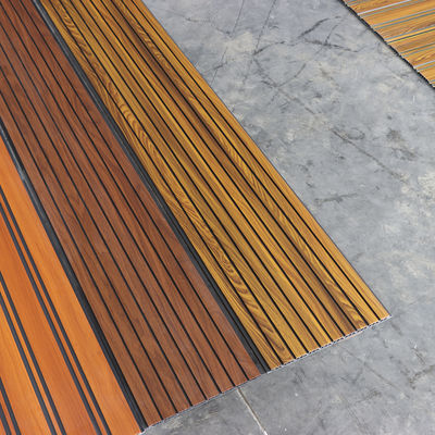 Πίνακα οροφής PVC ξύλου για το εσωτερικό τοίχωμα Κόστος αποτελεσματικό τοίχωμα Εναλλακτική λύση για τα κεραμίδια Εύκολη συντήρηση