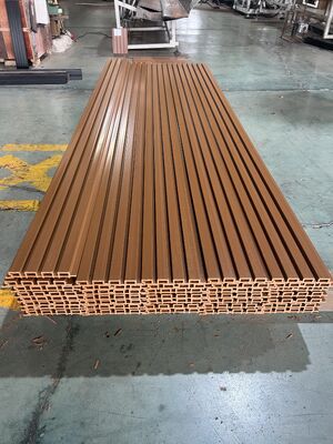 Ανθεκτικό Ανεπυρόβλητο εξωτερικό WPC σύνθετο Toungue και Groove τοίχους PVC τοίχο