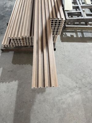 Προσαρμοσμένο οικολογικά φιλικό εσωτερικό ακανόνιστο πλέγμα Wpc τοίχωσης 160x24