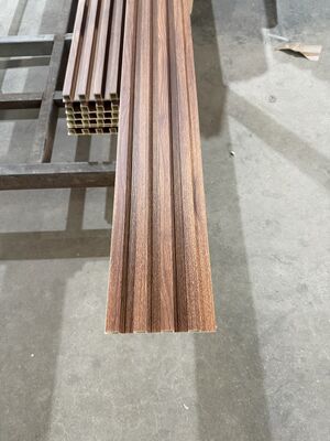 Προσαρμοσμένο οικολογικά φιλικό εσωτερικό ακανόνιστο πλέγμα Wpc τοίχωσης 160x24