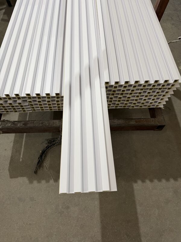 Προσαρμοσμένο οικολογικά φιλικό εσωτερικό ακανόνιστο πλέγμα Wpc τοίχωσης 160x24