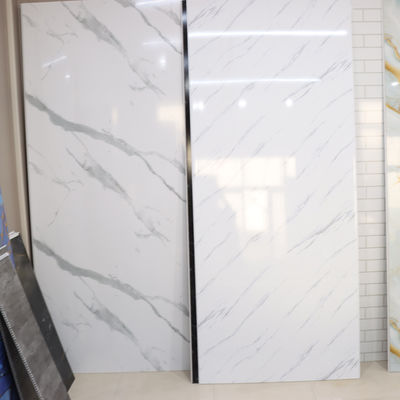 Πίνακες ντουζιέρας PVC ασφαλείας με υφή κατά γλιστρίματος για το σχεδιασμό οικογενειακού μπάνιου